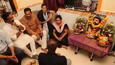 On Tuesday, Shiv Sena (UBT) MLA and former Leader of the Opposition in the legislative council Ambadas Danve (in white kurta pyjama) visited the Purnekar family at their residence to offer his condolences. He assured the family that the accused would face strict punishment (Praful Gangurde/HT Photo) On Tuesday, Shiv Sena (UBT) MLA and former Leader of the Opposition in the legislative council Ambadas Danve (in white kurta pyjama) visited the Purnekar family at their residence to offer his condolences. He assured the family that the accused would face strict punishment (Praful Gangurde/HT Photo)