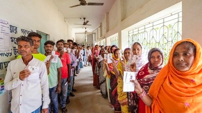 ভোটের দিন সকাল থেকেই নন্দীগ্রামে একের পর এক অভিযোগ ঘিরে চড়ছে উত্তেজনার পারদ। ভোটের দিন সকাল থেকেই নন্দীগ্রামে একের পর এক অভিযোগ ঘিরে চড়ছে উত্তেজনার পারদ।