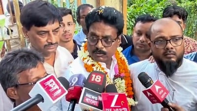 দিন গড়াতেই একের পর এক অভিযোগে উত্তপ্ত হয়ে উঠল নন্দীগ্রাম। (PTI) দিন গড়াতেই একের পর এক অভিযোগে উত্তপ্ত হয়ে উঠল নন্দীগ্রাম। (PTI)