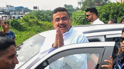 নন্দীগ্রামে ভোট দিতে গিয়ে নিজের পুরনো রাজনৈতিক ঠিকানার সঙ্গে ফের একাত্ম হলেন মুখ্যমন্ত্রী শুভেন্দু অধিকারী। (PTI) নন্দীগ্রামে ভোট দিতে গিয়ে নিজের পুরনো রাজনৈতিক ঠিকানার সঙ্গে ফের একাত্ম হলেন মুখ্যমন্ত্রী শুভেন্দু অধিকারী। (PTI)