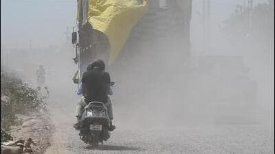 Regular campaigns will be conducted to ensure that roads and roadside pavements are cleaned and washed, while the central verges and trees will be washed by the horticulture department so that dust does not rise. (HT Photo) Regular campaigns will be conducted to ensure that roads and roadside pavements are cleaned and washed, while the central verges and trees will be washed by the horticulture department so that dust does not rise. (HT Photo)