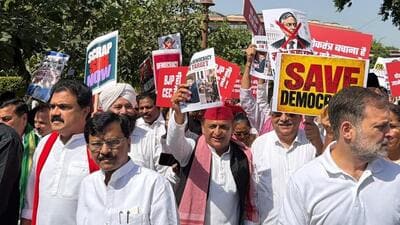 SP chief Akhilesh Yadav with Congress leader Rahul Gandhi and others in New Delhi during a protest march. (Sourced)