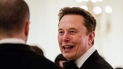 Elon Musk became the world’s first trillionaire in June when SpaceX surged in the wake of its record-breaking initial public offering, but quickly lost that crown as shares then slumped on concerns about the company’s sky-high valuation. (Bloomberg) Elon Musk became the world’s first trillionaire in June when SpaceX surged in the wake of its record-breaking initial public offering, but quickly lost that crown as shares then slumped on concerns about the company’s sky-high valuation. (Bloomberg)