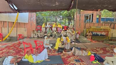 Women activists of the Bhartiya Kisan Union (Ekta-Ugrahan) blocking the gate to the district administrative complex in Bathinda on Tuesday morning. The blockade was lifted later in the afternoon. (Sanjeev Kumar/HT) Women activists of the Bhartiya Kisan Union (Ekta-Ugrahan) blocking the gate to the district administrative complex in Bathinda on Tuesday morning. The blockade was lifted later in the afternoon. (Sanjeev Kumar/HT)