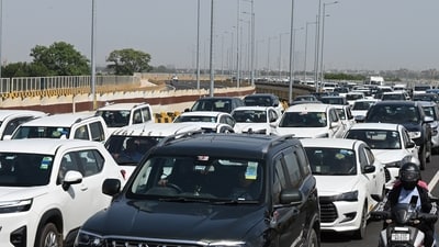 From India Gate and Connaught Place to Parliament Street and Jantar Mantar, bumper-to-bumper traffic built up on several stretches, with vehicles inching forward amid diversions and intermittent stoppages. (Representative Image)