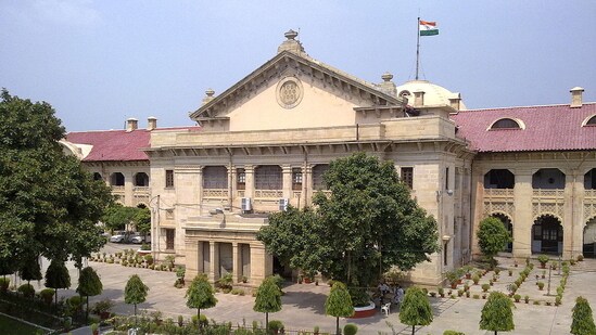 The court directed that the corpus, being a major and competent person, shall remain at liberty to reside at a place of her choice and with a person of her choice.