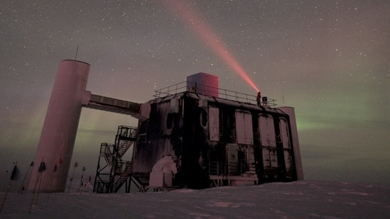 This year's laureate, Francis Halzen, was the brain behind IceCube, a massive detector spanning a cubic kilometre of ice, with sensors 1.5 to 2.5 km below the surface in Antarctica.(IceCube/NSF/Handout via REUTERS)