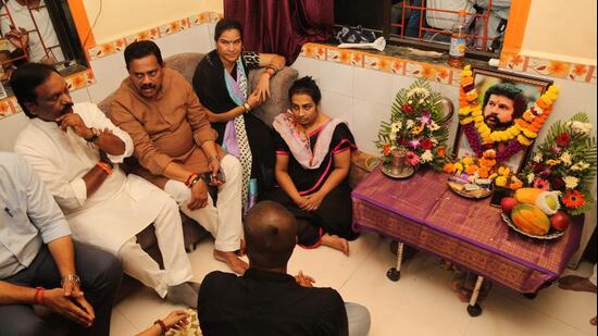 On Tuesday, Shiv Sena (UBT) MLA and former Leader of the Opposition in the legislative council Ambadas Danve (in white kurta pyjama) visited the Purnekar family at their residence to offer his condolences. He assured the family that the accused would face strict punishment (Praful Gangurde/HT Photo)