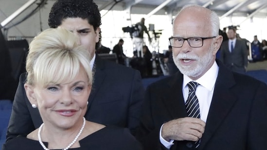Televangelist Jim Bakker, right, walks with his wife Lori Beth Graham. (AP Photo)