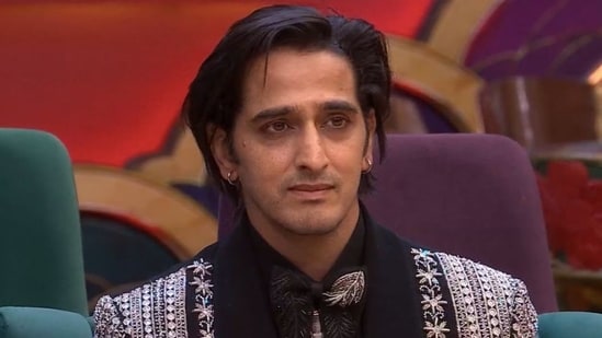 Qazi Touqeer remains inside Bigg Boss 20 amid health scare; team clarifies fever, addresses dengue and eviction rumours.