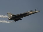 An Indian Air Force HAL Tejas performs during the Dubai Air Show in Dubai, United Arab Emirates, Tuesday, Nov. 18, 2025. (AP Photo/Fatima Shbair)(AP)