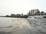 Floodwater from the Gomti entered parts of the Shaheed Path service lane (Deepak Gupta/HT)