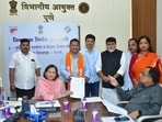 Shiv Sena leader Mangesh Chivate filed his nomination for the Teachers constituency. (HT)