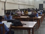 The All India Survey on Higher Education 2023-24 indicates that there are 45 million students in higher education. Undergraduate students form 76.8% of total enrolment with the arts accounting for 32.1%, Science for 13.5%, and Commerce for 12%. Students in these fields bring communication, analytical, social, scientific and commercial knowledge. An apprenticeship can help them apply that knowledge to real problems while preserving the breadth of their degree. (HT Archive)