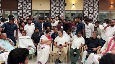 সাংসদের সঙ্গে বৈঠকে বাধ্য নয় নির্বাচন কমিশন! ইন্ডিয়া জোটের অচলাবস্থার নেপথ্যের আইন ও প্রটোকল (ANI Video Grab) সাংসদের সঙ্গে বৈঠকে বাধ্য নয় নির্বাচন কমিশন! ইন্ডিয়া জোটের অচলাবস্থার নেপথ্যের আইন ও প্রটোকল (ANI Video Grab)