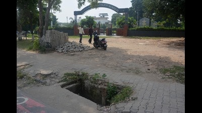 An open road gullie in front of Anuj Rajput Memorial in Sector 10, Panchkula. (Sant Arora/ HT) An open road gullie in front of Anuj Rajput Memorial in Sector 10, Panchkula. (Sant Arora/ HT)
