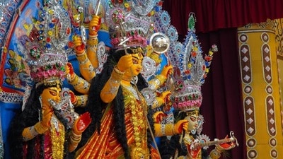 বেলুড় রামকৃষ্ণ মিশনে ২০২৬ দুর্গাপুজোর নির্ঘণ্টে দেখে নিন কুমারী পুজোর সময়কাল। (ছবি সৌজন্যে বেলুড় মঠ) বেলুড় রামকৃষ্ণ মিশনে ২০২৬ দুর্গাপুজোর নির্ঘণ্টে দেখে নিন কুমারী পুজোর সময়কাল। (ছবি সৌজন্যে বেলুড় মঠ)