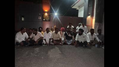 Congress councillors staging a sit-in outside the mayor’s residence in Ludhiana on Wednesday. (HT Photo)