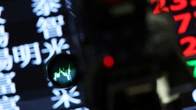 The TAIEX index is pictured through a camera viewfinder at the Taiwan Stock Exchange in Taipei, Taiwan April 21, 2026. (REUTERS)
