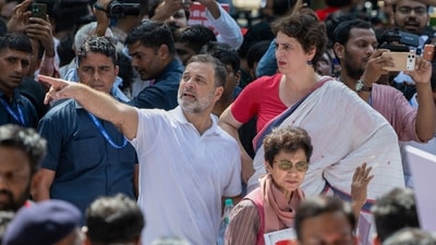 Opposition leader Rahul Gandhi and his sister Priyanka Gandhi Vadra take part in a protest organised by opposition parties demanding the resignation of Chief Election Commissioner Gyanesh Kumar (REUTERS)