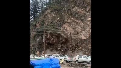 Landslide blocked the Dhalli-Sanjauli bypass after rain in Shimla on Wednesday. (HT Photo)