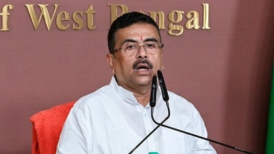 প্রশাসক নরেদ্র মোদীর রজত জয়ন্তীতে 'সেবা জ্যোতি যাত্রা'র সূচনা মুখ্যমন্ত্রী শুভেন্দু অধিকারীর (PTI) প্রশাসক নরেদ্র মোদীর রজত জয়ন্তীতে 'সেবা জ্যোতি যাত্রা'র সূচনা মুখ্যমন্ত্রী শুভেন্দু অধিকারীর (PTI)