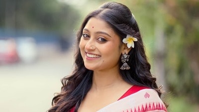 রাতের কলকাতায় ক্যাব চালকের হাতে হেনস্থার শিকার সম্পিতা প্রামাণিক। রাতের কলকাতায় ক্যাব চালকের হাতে হেনস্থার শিকার সম্পিতা প্রামাণিক।