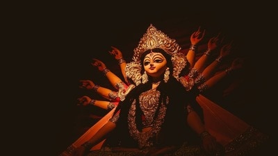কেন দুর্গাপুজোর আগে মহিষাসুরমর্দিনী শোনার আবহমান প্রথা? জেনে নিন এর তাৎপর্য