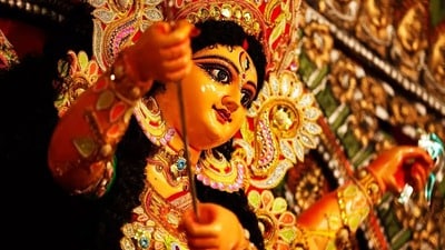 কারও কাছে দুর্গাপুজো, কারও নবরাত্রি! দুই উদযাপনের মূল মিল ও পার্থক্য কোথায় কারও কাছে দুর্গাপুজো, কারও নবরাত্রি! দুই উদযাপনের মূল মিল ও পার্থক্য কোথায়
