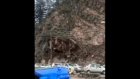 Landslide blocked the Dhalli-Sanjauli bypass after rain in Shimla on Wednesday. (HT Photo)