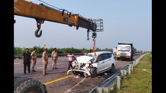 Police officials at the accident site on the Purvanchal Expressway, in Sultanpur. (PTI Photo)