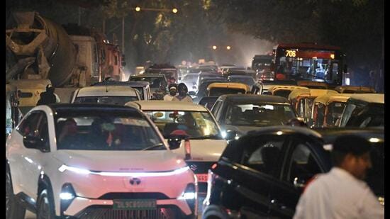 Traffic was further disrupted as protesters, including parliamentarians of the INDIA bloc, marched towards Jantar Mantar. (Sanchit Khanna/HT PHOTO)