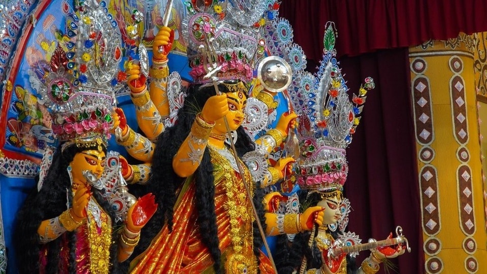 বেলুড় রামকৃষ্ণ মিশনে ২০২৬ দুর্গাপুজোর নির্ঘণ্টে দেখে নিন কুমারী পুজোর সময়কাল। (ছবি সৌজন্যে বেলুড় মঠ)