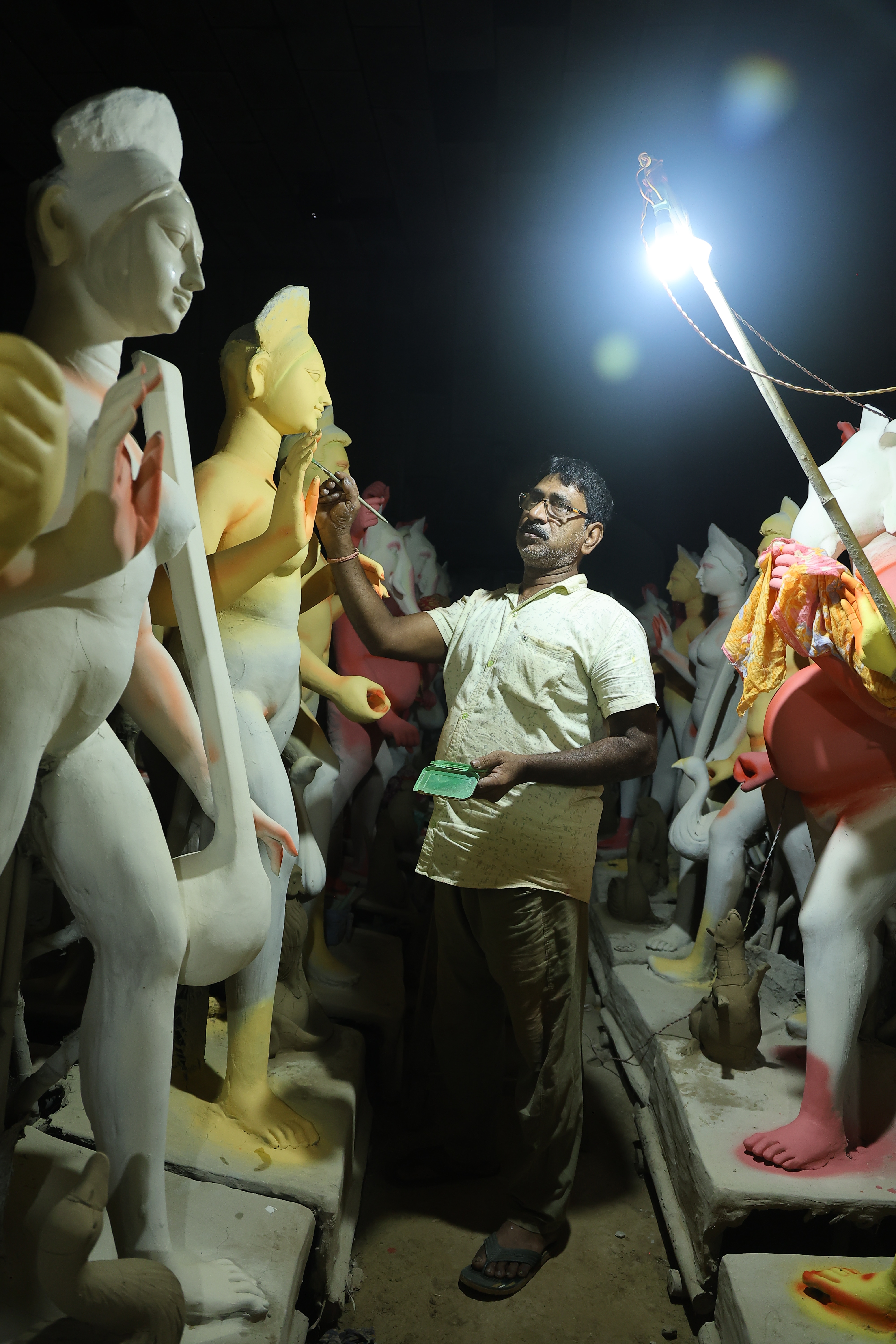 Artisan Manik Pal at a workshop near Chandralok Cinema, Chittaranjan (CR) Park, painting Maa Durga's idol ahead of the festival. (Photo: Manoj Verma/HT) Artisan Manik Pal at a workshop near Chandralok Cinema, Chittaranjan (CR) Park, painting Maa Durga's idol ahead of the festival. (Photo: Manoj Verma/HT)
