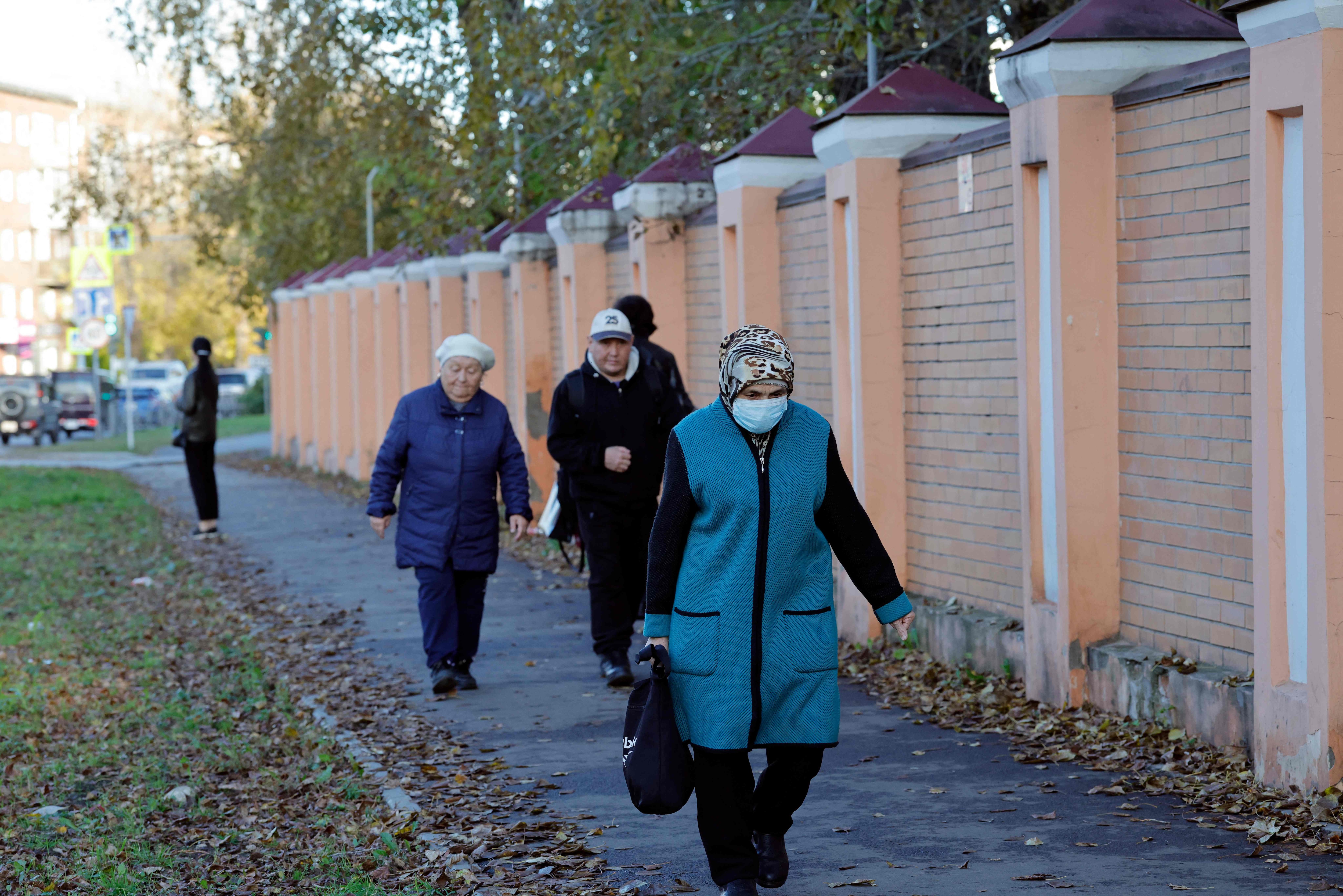 A woman wearing a face mask walks past the anti-plague institute in the city of Irkutsk on October 7, 2026. (Photo by TATYANA MAKEYEVA / AFP) (AFP) A woman wearing a face mask walks past the anti-plague institute in the city of Irkutsk on October 7, 2026. (Photo by TATYANA MAKEYEVA / AFP) (AFP)