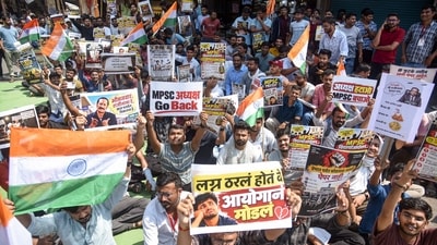 Students hold placards and shout slogans as they stage a protest against the Maharashtra Public Service Commission (MPSC) exam paper leak. (ANI) Students hold placards and shout slogans as they stage a protest against the Maharashtra Public Service Commission (MPSC) exam paper leak. (ANI)