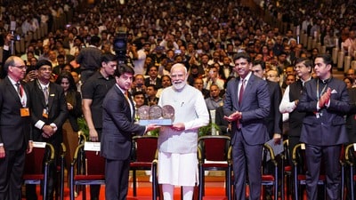 రిలయన్స్ జియో సంచలనం: 1,600 శాటిలైట్లతో ఇంటర్నెట్ ప్రాజెక్ట్ (DPR PMO) రిలయన్స్ జియో సంచలనం: 1,600 శాటిలైట్లతో ఇంటర్నెట్ ప్రాజెక్ట్ (DPR PMO)
