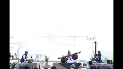 Bahauddin Dagar in performance at the India Music Retreat 2026 (India Music Retreat 2026) Bahauddin Dagar in performance at the India Music Retreat 2026 (India Music Retreat 2026)