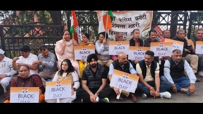 Congress leaders and workers during a protest in Shimla on Thursday. (Deepak Sansta/HT)