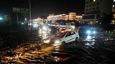 Floodwaters from the swollen Gomti reaching roads near a prominent mall near the Atal Bihari Vajpayee Ekana Cricket Stadium on Shaheed Path in Lucknow. (Deepak Gupta/HT Photo) Floodwaters from the swollen Gomti reaching roads near a prominent mall near the Atal Bihari Vajpayee Ekana Cricket Stadium on Shaheed Path in Lucknow. (Deepak Gupta/HT Photo)
