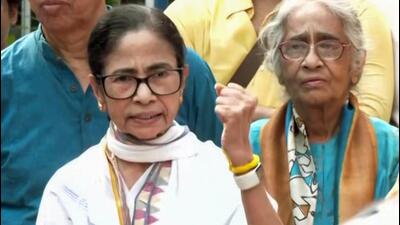 Mamata Banerjee reached the residence of her nephew and Trinamool Congress MP Abhishek Banerjee in Kolkata (ANI Video Grab)