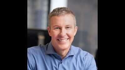 Scott Kirby explained how he balances his work as an airline CEO with exercise, reading and family time. (LinkedIn/Scott Kirby)