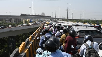 Traffic jam on Delhi’s newly-opened Barapullah Phase-III flyover on Monday. (HT_PRINT)