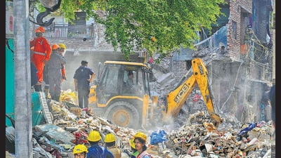 The building came down around 3.30pm on Thursday in the cramped lanes of New Seemapuri, trapping at least 11 people (Hindustan Times)