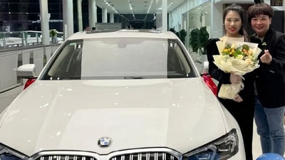 Restaurant owner gifts BMWs to top-performing employees. (South China Morning Post) Restaurant owner gifts BMWs to top-performing employees. (South China Morning Post)