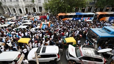 MPs board buses as they attempt to reach Jantar Mantar during the protest in New Delhi. (Photo by Sanchit Khanna / Hindustan Times) MPs board buses as they attempt to reach Jantar Mantar during the protest in New Delhi. (Photo by Sanchit Khanna / Hindustan Times)