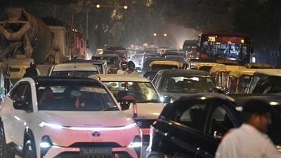 Traffic was further disrupted as protesters, including parliamentarians of the INDIA bloc, marched towards Jantar Mantar. (Sanchit Khanna/HT PHOTO)
