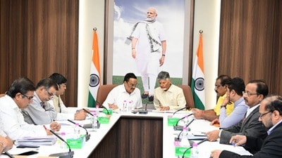 కేంద్రమంత్రితో సీఎం చంద్రబాబు సమావేశం కేంద్రమంత్రితో సీఎం చంద్రబాబు సమావేశం