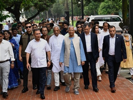ভারতের সঙ্গে ‘শত্রুতা’ চাই না বলে দাবি করলেন মহম্মদ ইউনুসের প্রাক্তন উপদেষ্টা। (ছবিটি প্রতীকী, সৌজন্যে এপি)