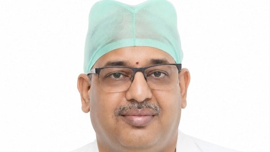 హైదరాబాద్‌ యశోద హాస్పిటల్స్ సీనియర్ కన్సల్టెంట్ ఆర్థోపెడిక్ సర్జన్ డాక్టర్ దశరథ రామిరెడ్డి తేతలి